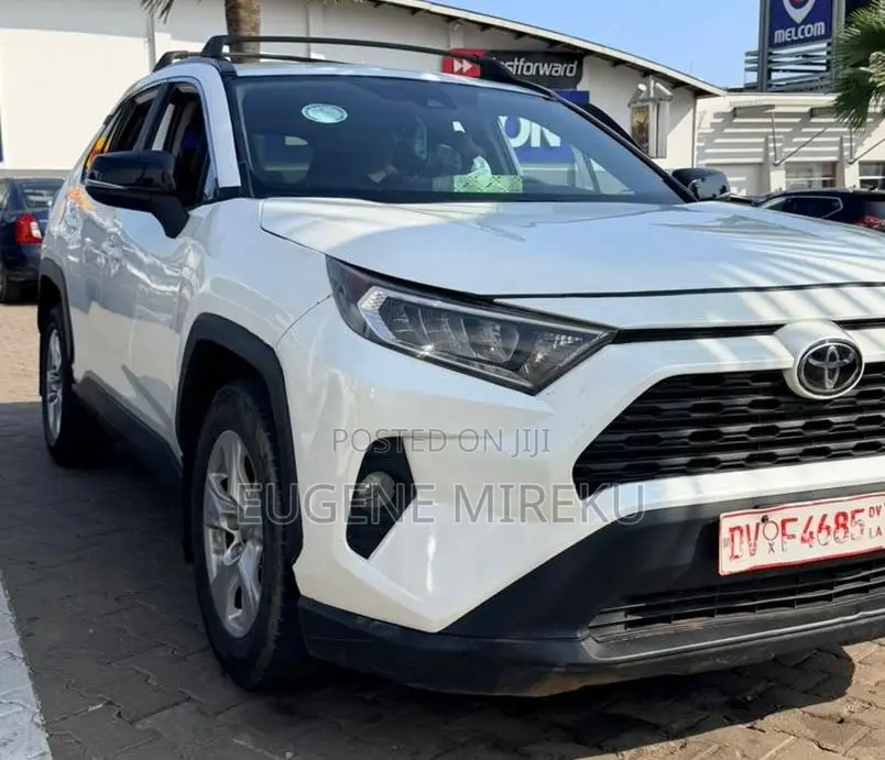 Toyota RAV4 2021 White