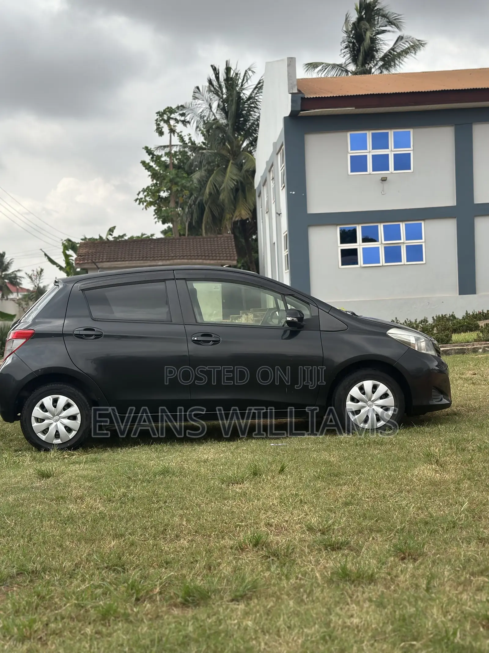 Toyota Vitz 1.3 AWD 5dr 2012 Black