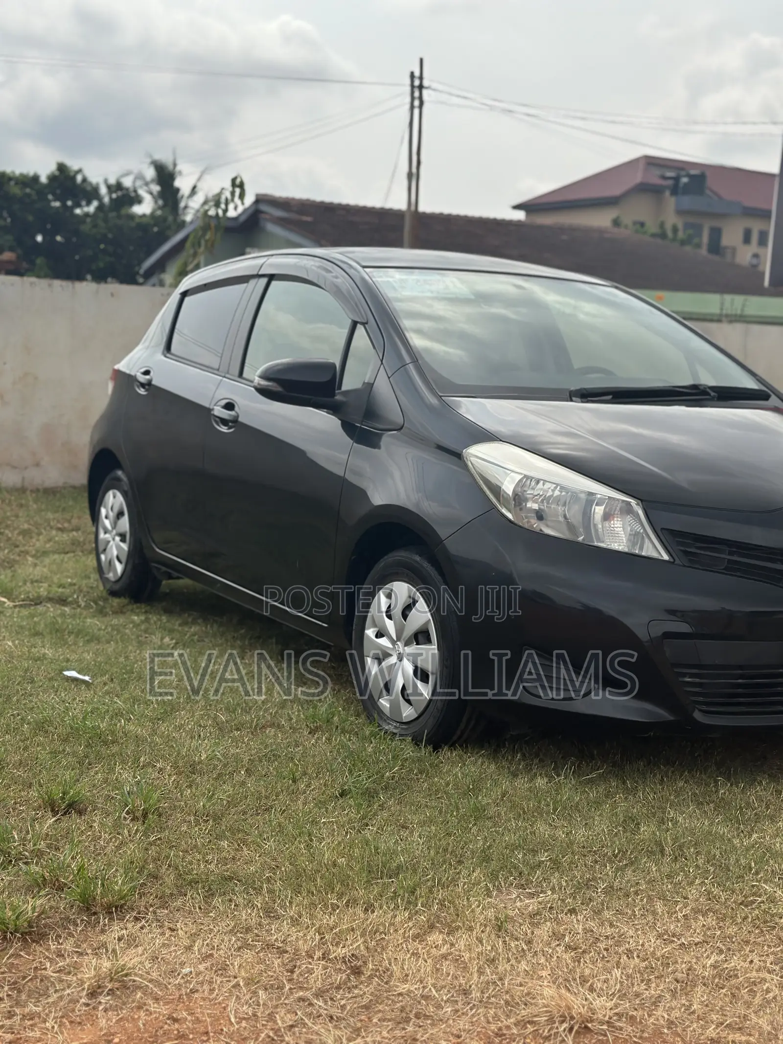 Toyota Vitz 1.3 AWD 5dr 2012 Black