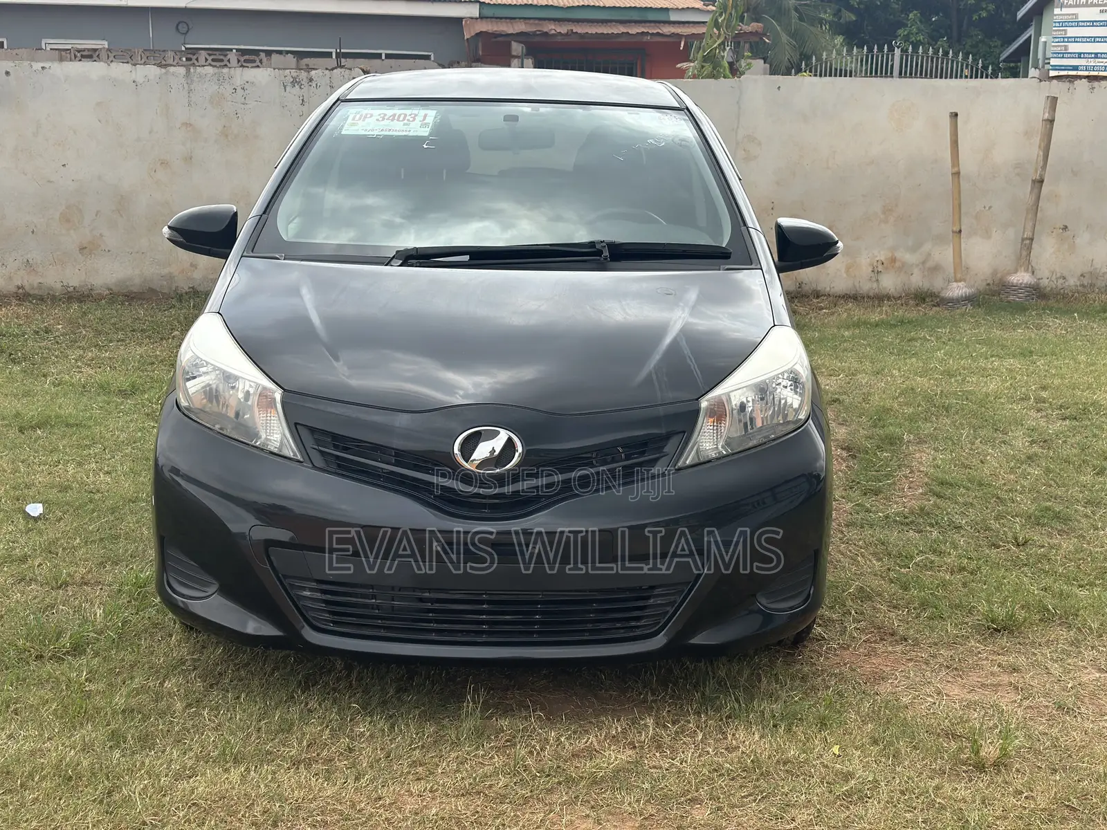Toyota Vitz 1.3 AWD 5dr 2012 Black