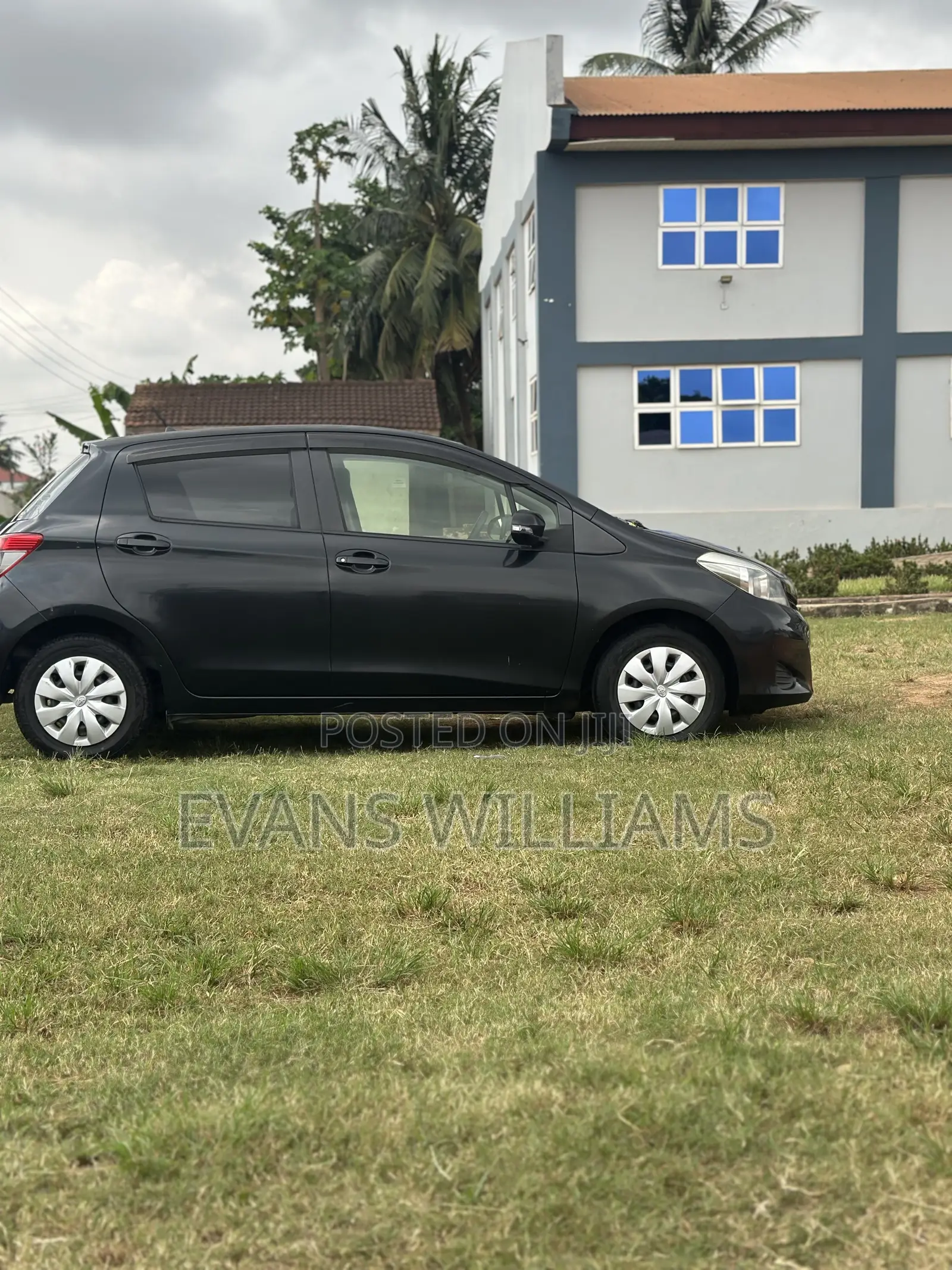Toyota Vitz 1.3 AWD 5dr 2012 Black