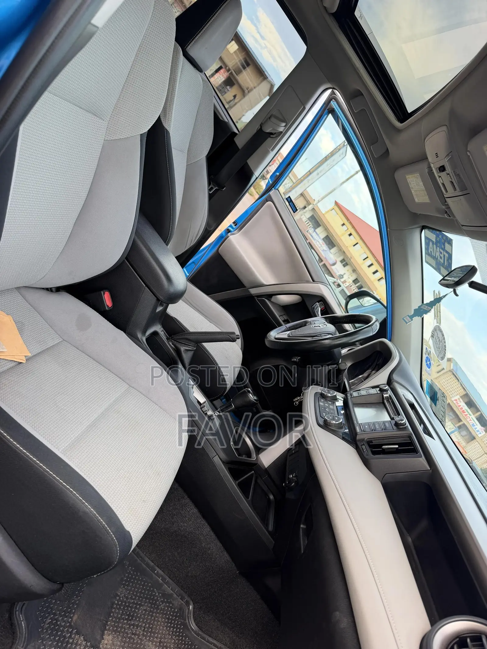 Toyota RAV4 Adventure 4dr SUV (2.5L 4cyl 6A) 2018 Blue