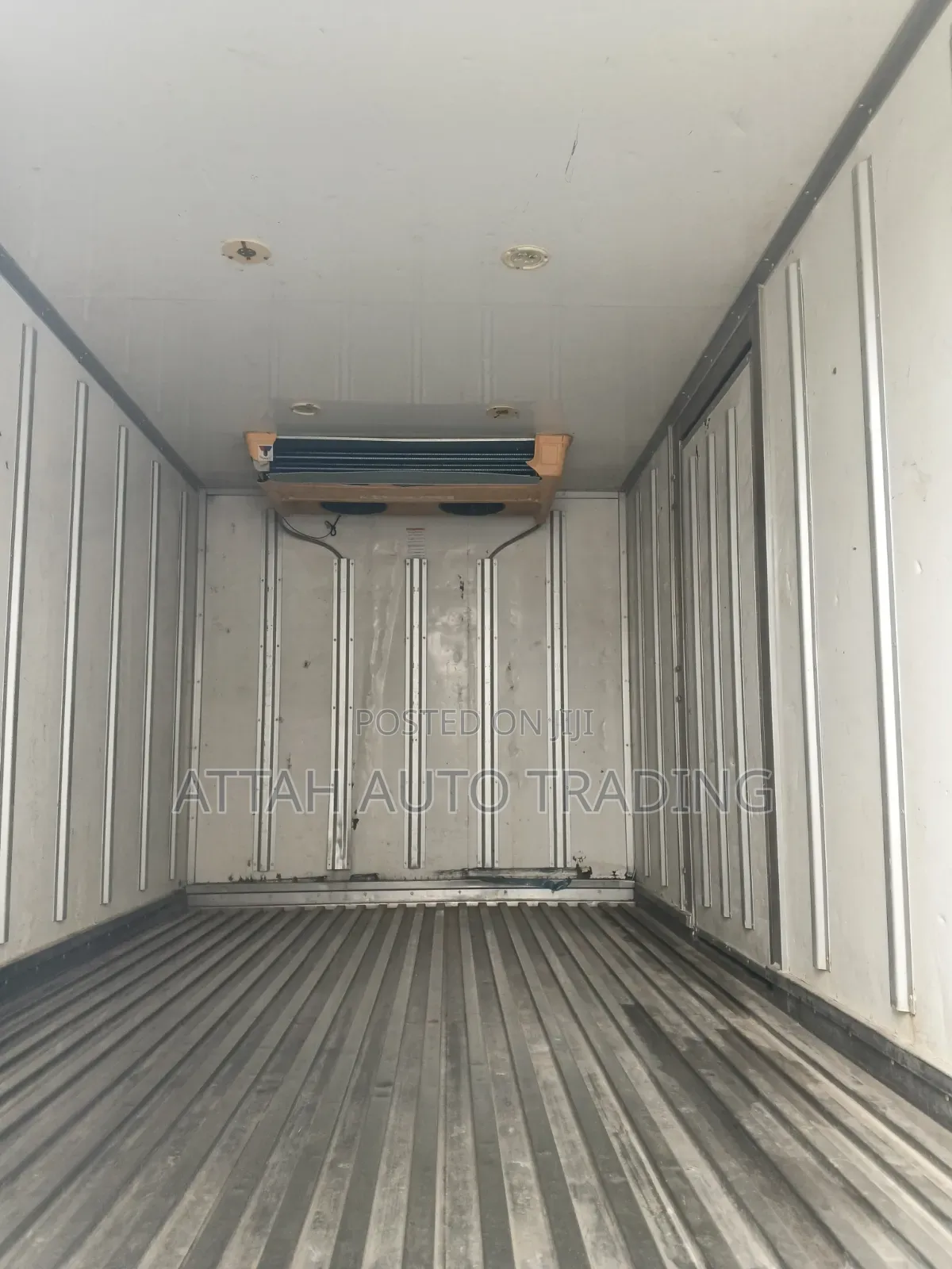 Refrigerator Truck