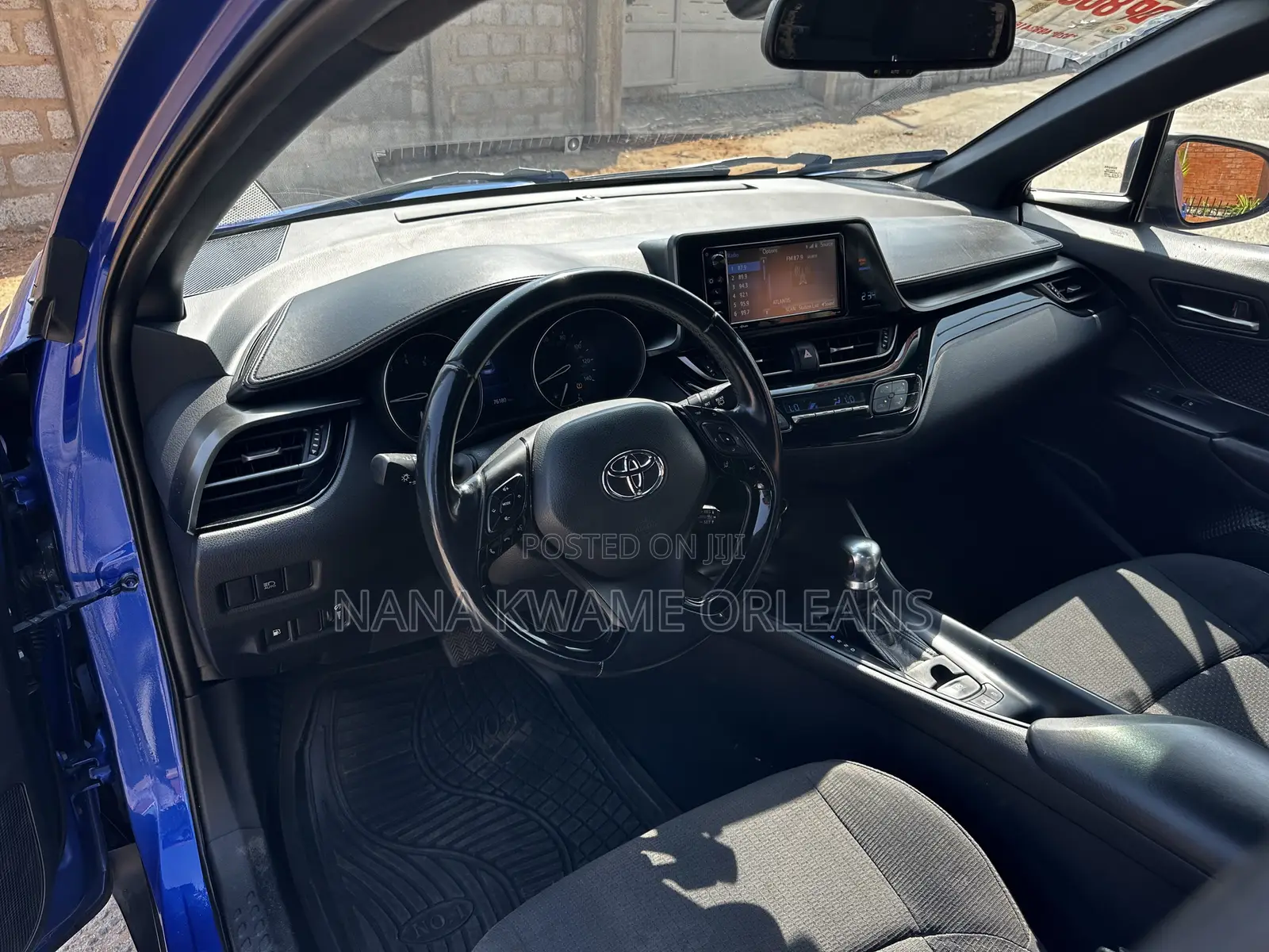 Toyota C-HR 2017 Blue