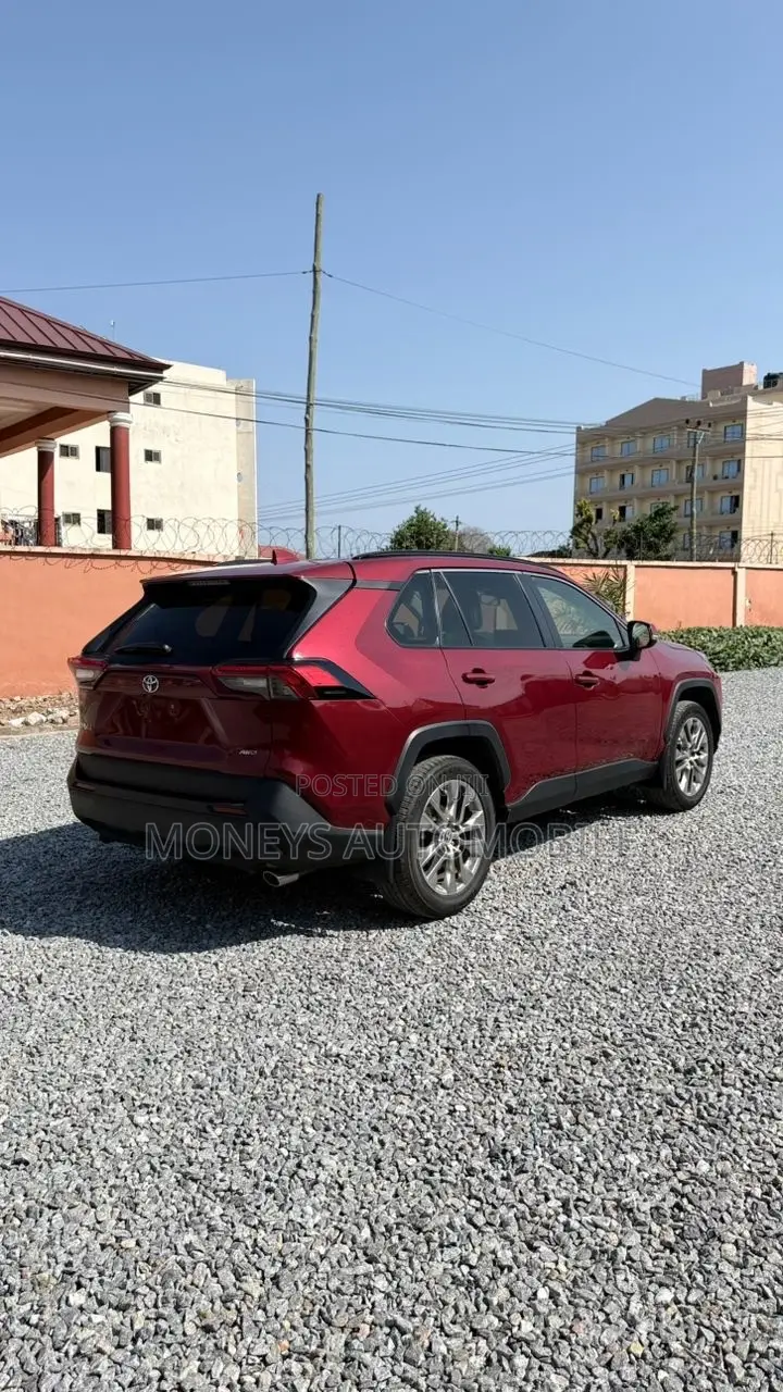 Toyota RAV4 2021 Red