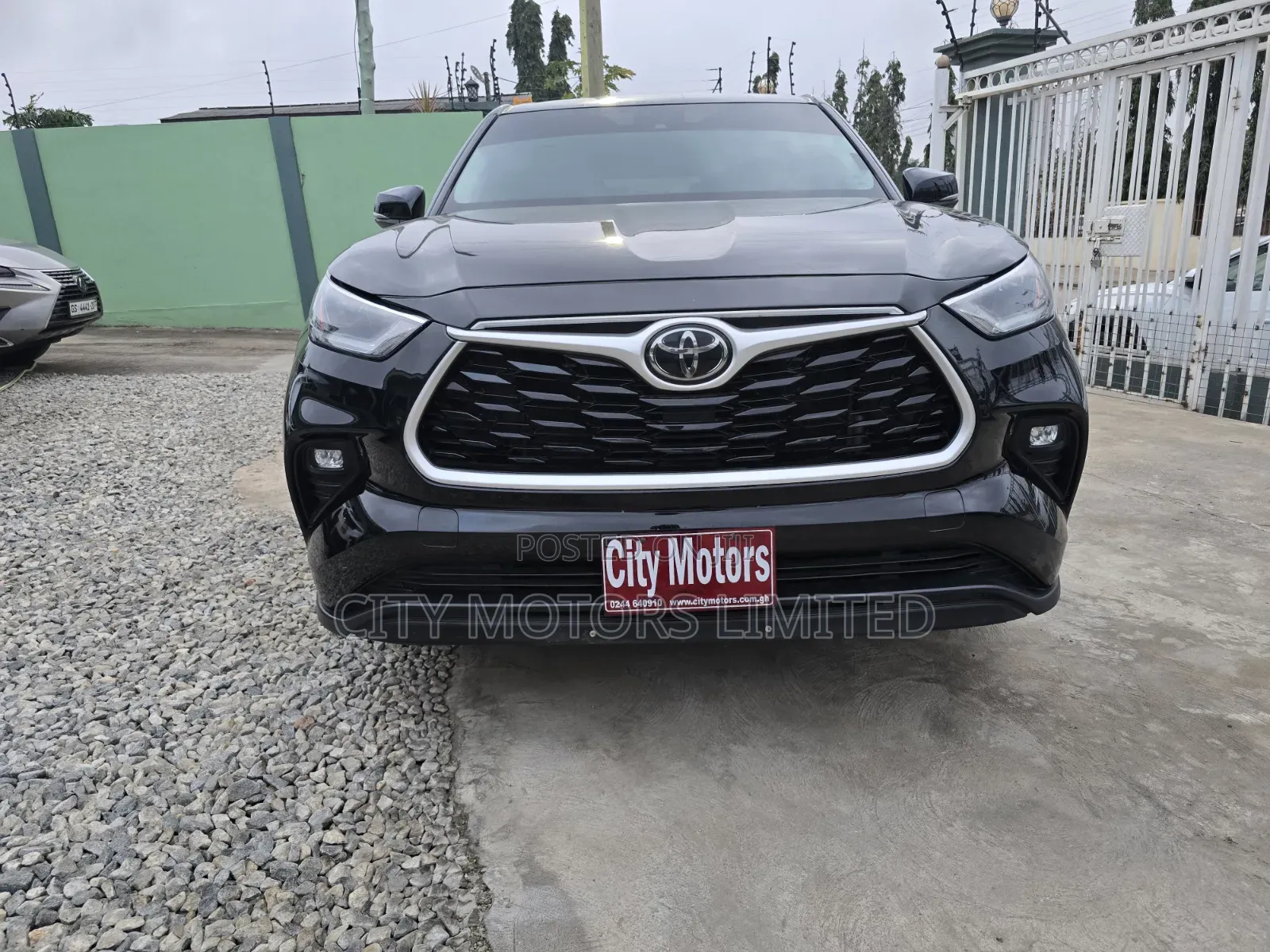 Toyota Highlander LE 2021 Black