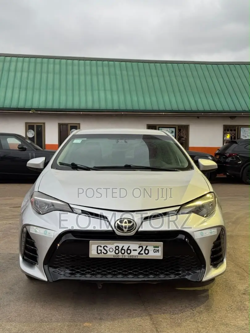 Toyota Corolla LE (1.8L 4cyl 2A) 2018 Silver