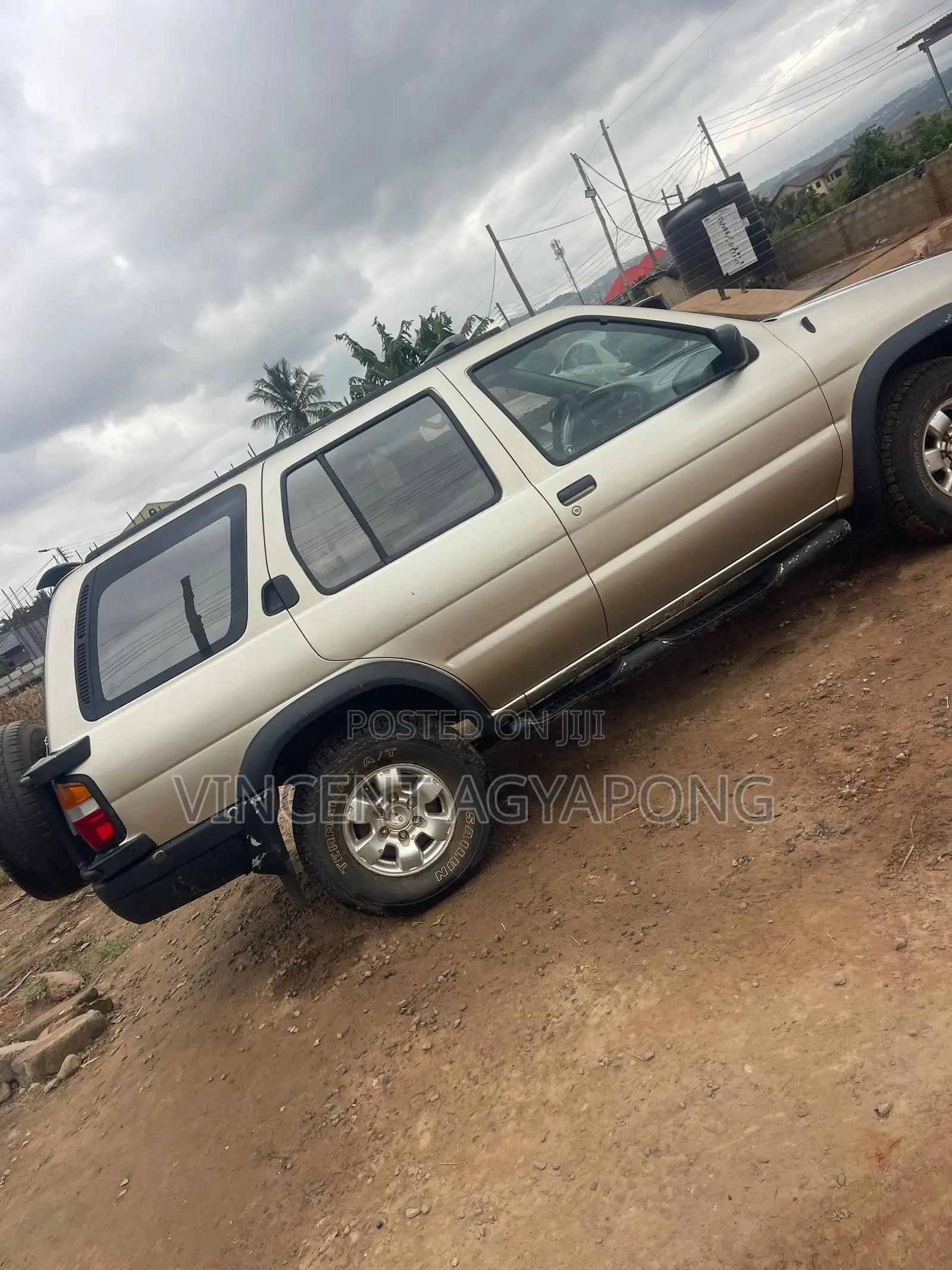Nissan Pathfinder 1996 Gray