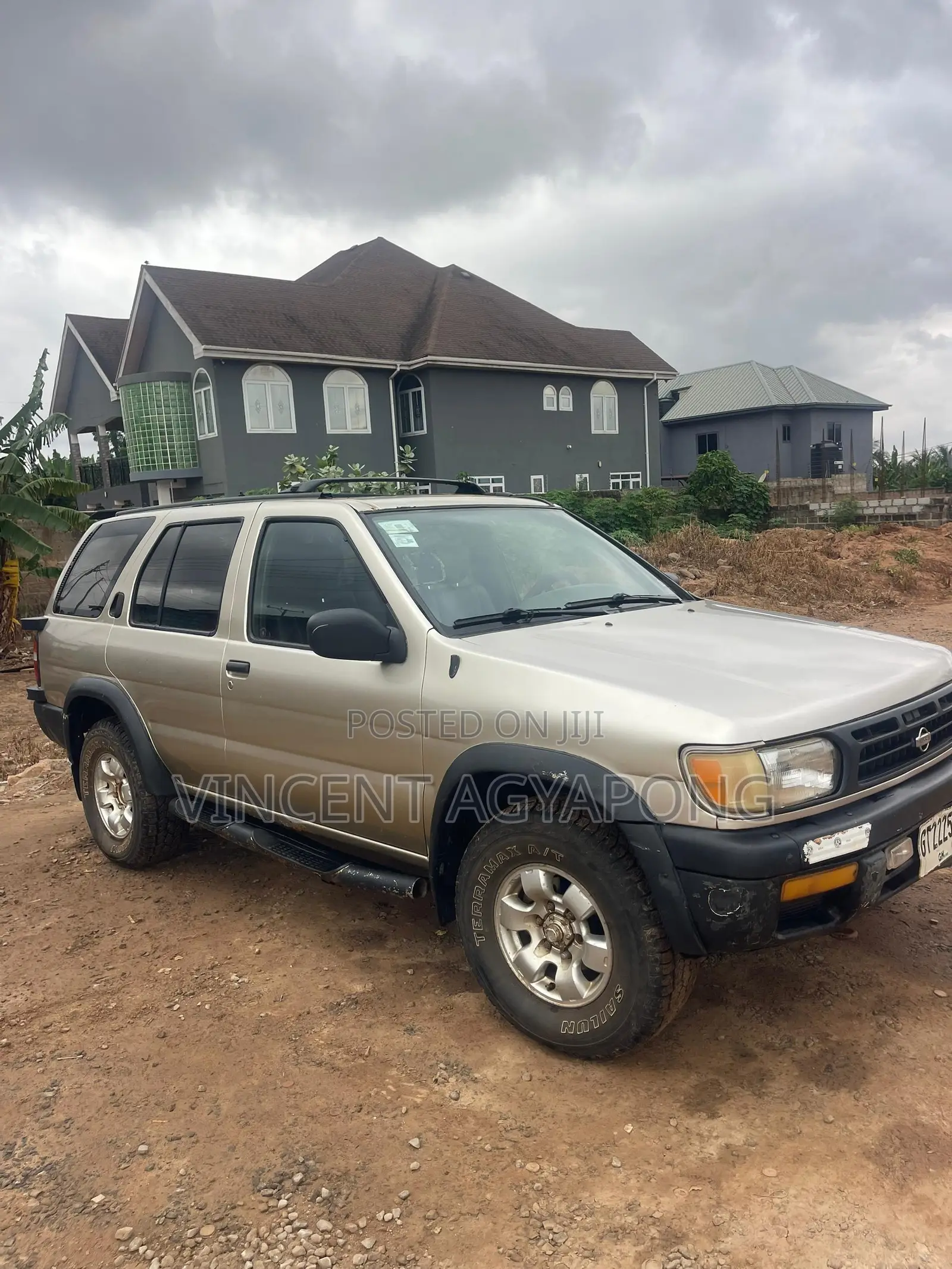 Nissan Pathfinder 1996 Gray