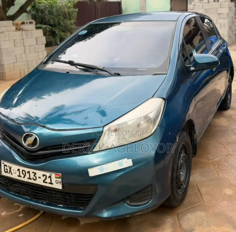 Toyota Vitz 2012 Blue