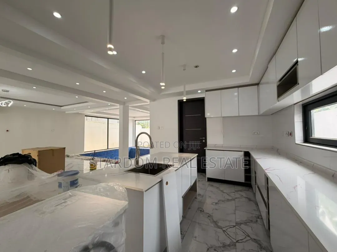 4bdrm Duplex in Adjiringanor, Ability for sale