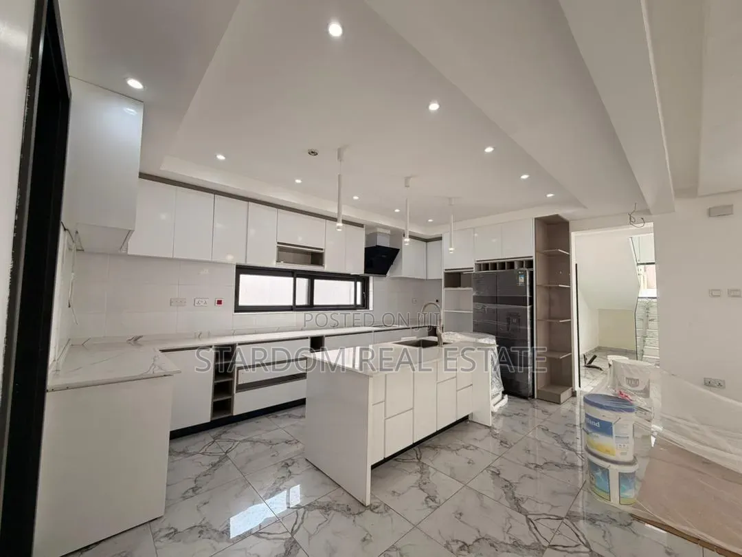 4bdrm Duplex in Adjiringanor, Ability for sale