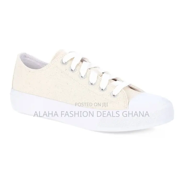 No Boundaries Women's Classic Lace-Up Sneakers