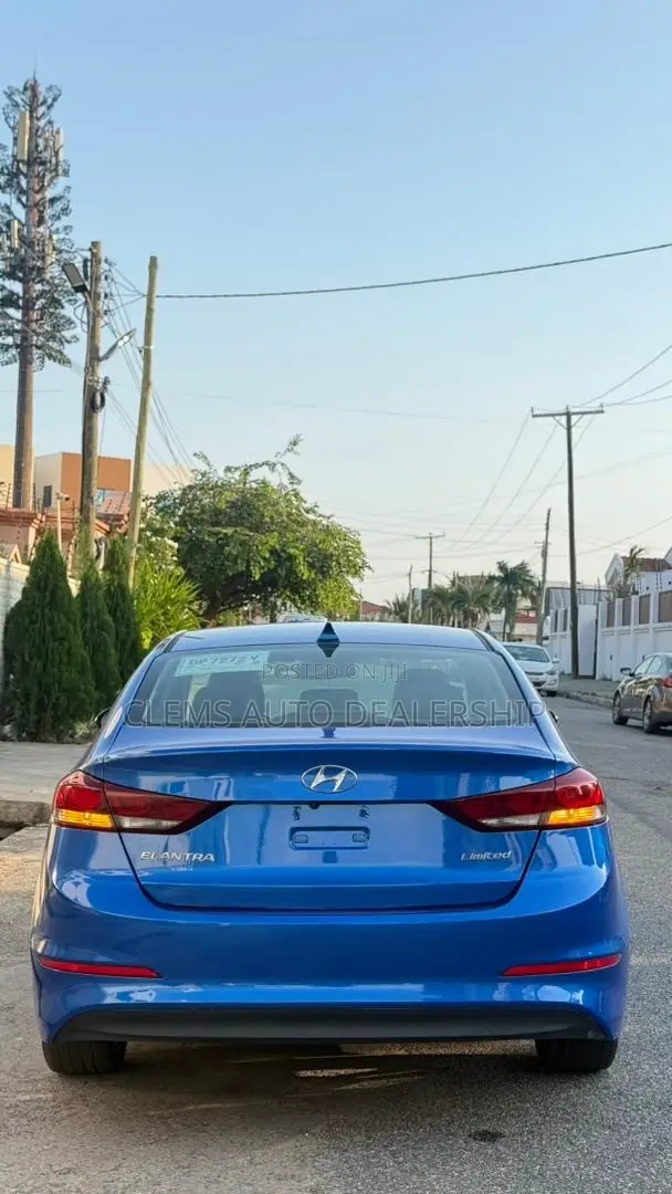 Hyundai Elantra Limited Sedan FWD (2.0L 4cyl 6A) 2017 Blue