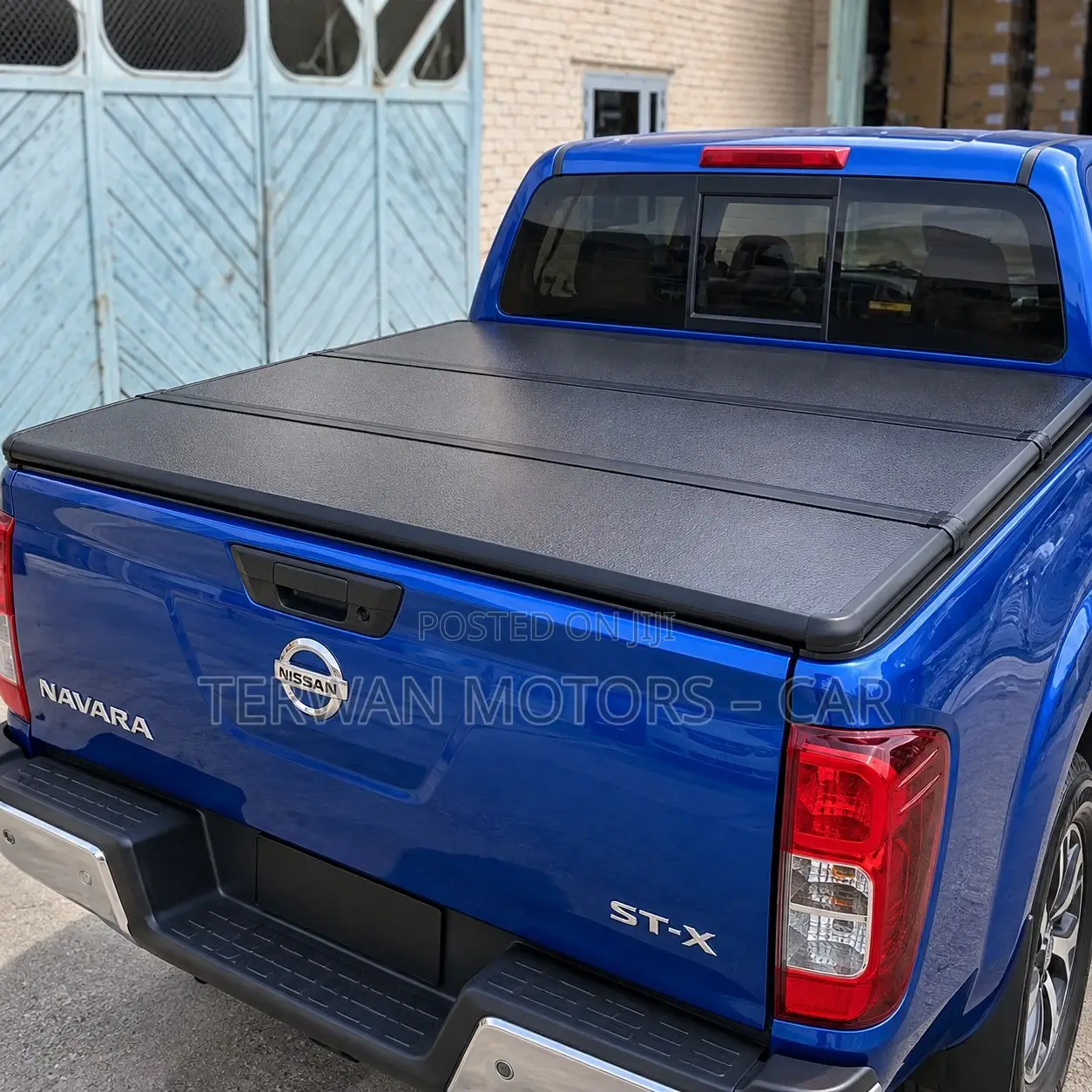New Hard Tri-Fold Pickup Truck Bed Cover for Nissan Navara / Frontier