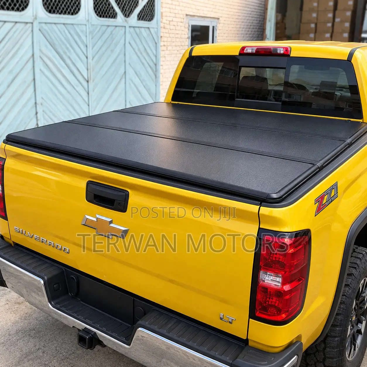Hard Tri-Fold Pickup Truck Bucket Cover for Chevy Colorado / Silverado