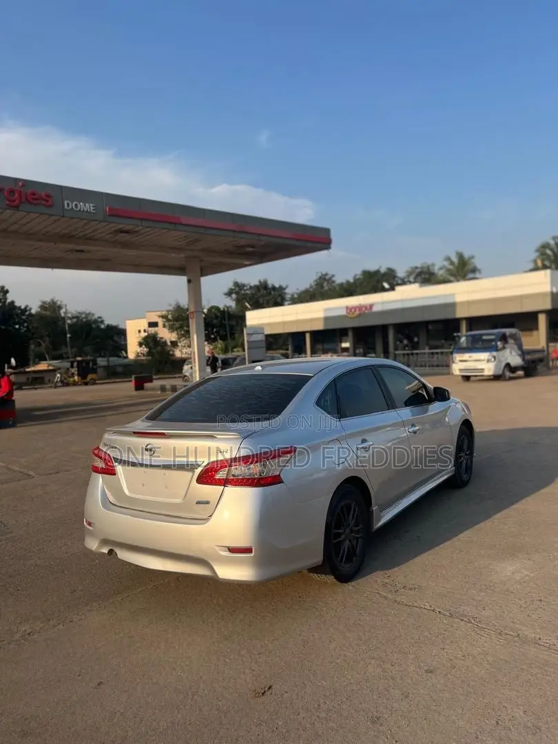 Nissan Sentra S 4dr Sedan (1.8L 4cyl 6M) 2014 Silver