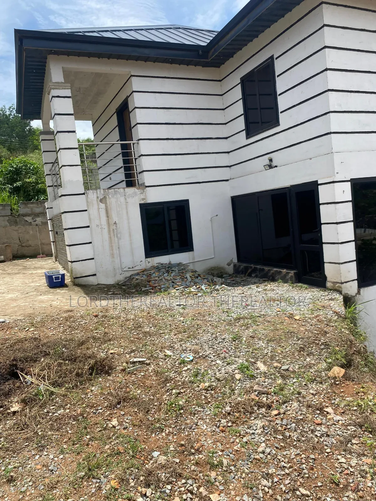4bdrm Mansion in Pokuase for rent
