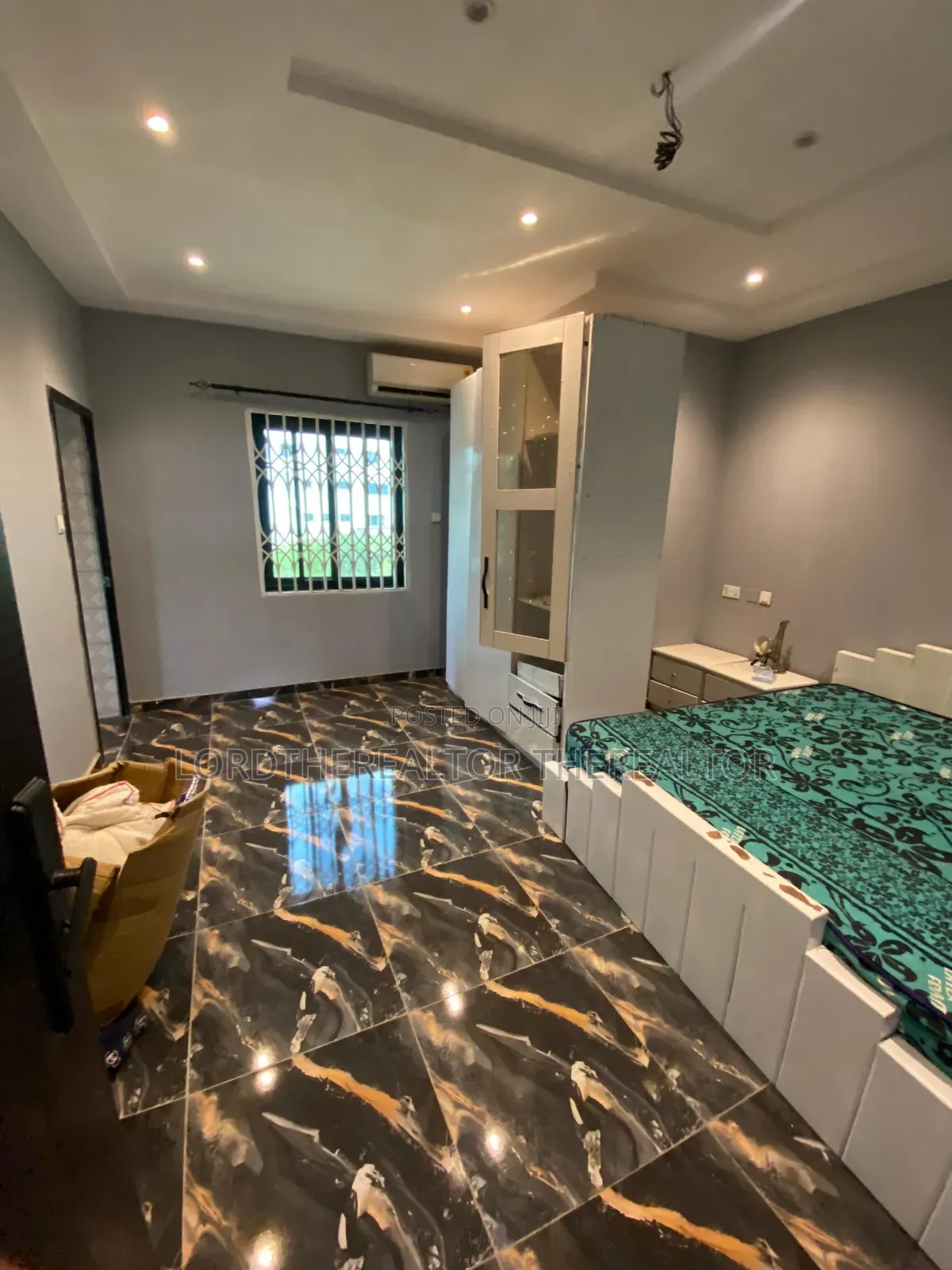 4bdrm Mansion in Pokuase for rent