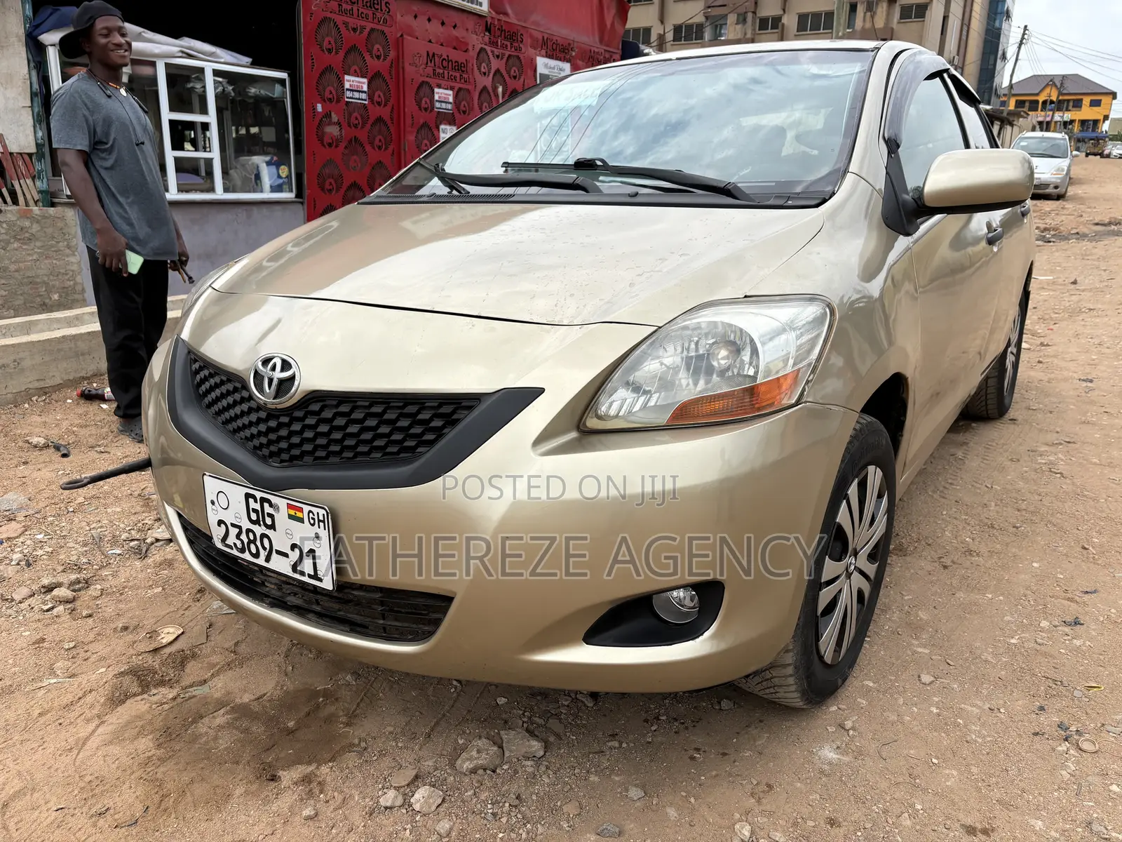 Toyota Yaris Base Sedan 4dr 2010 Ivory