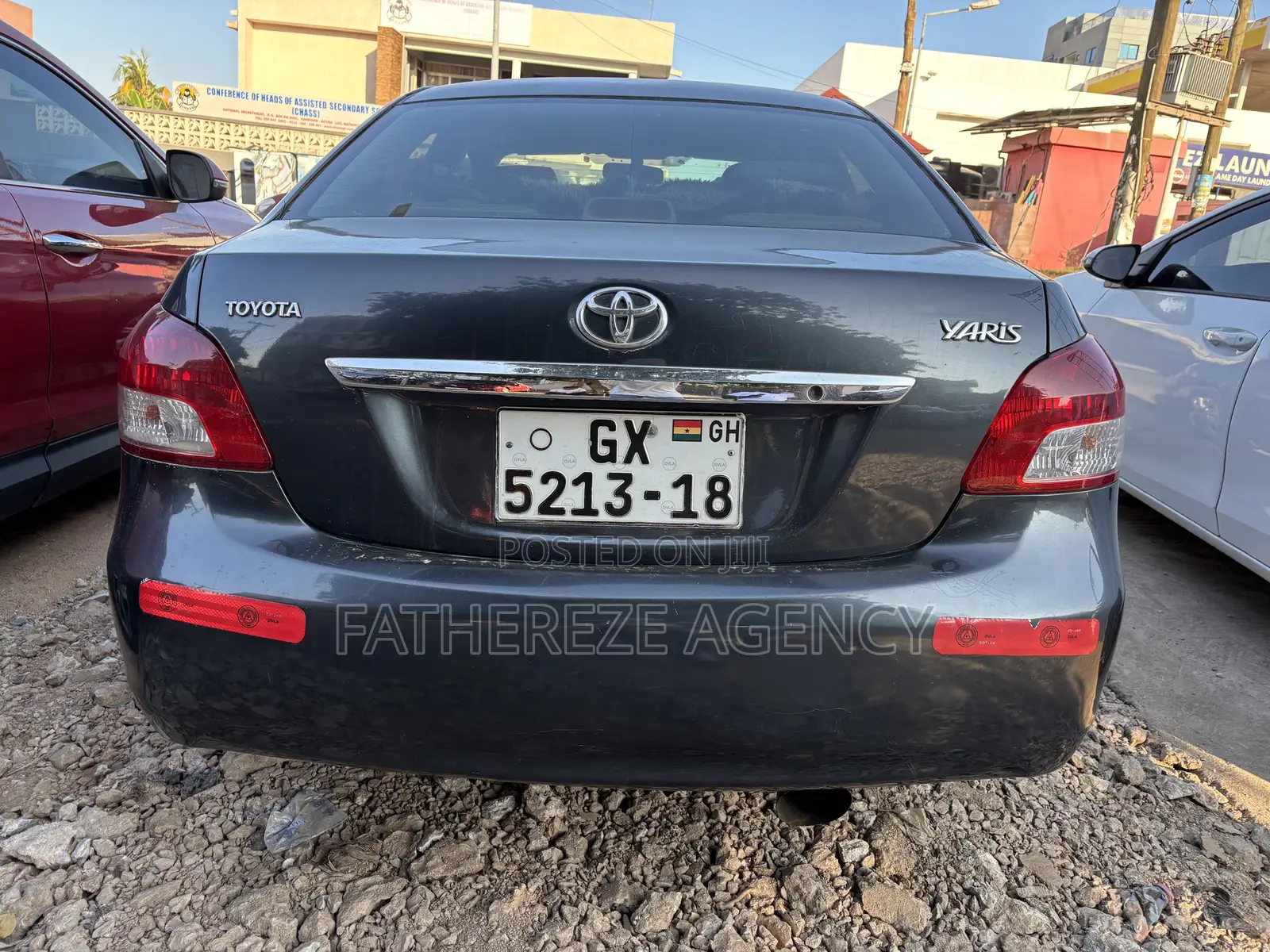 Toyota Yaris Base Sedan 4dr 2010 Gray