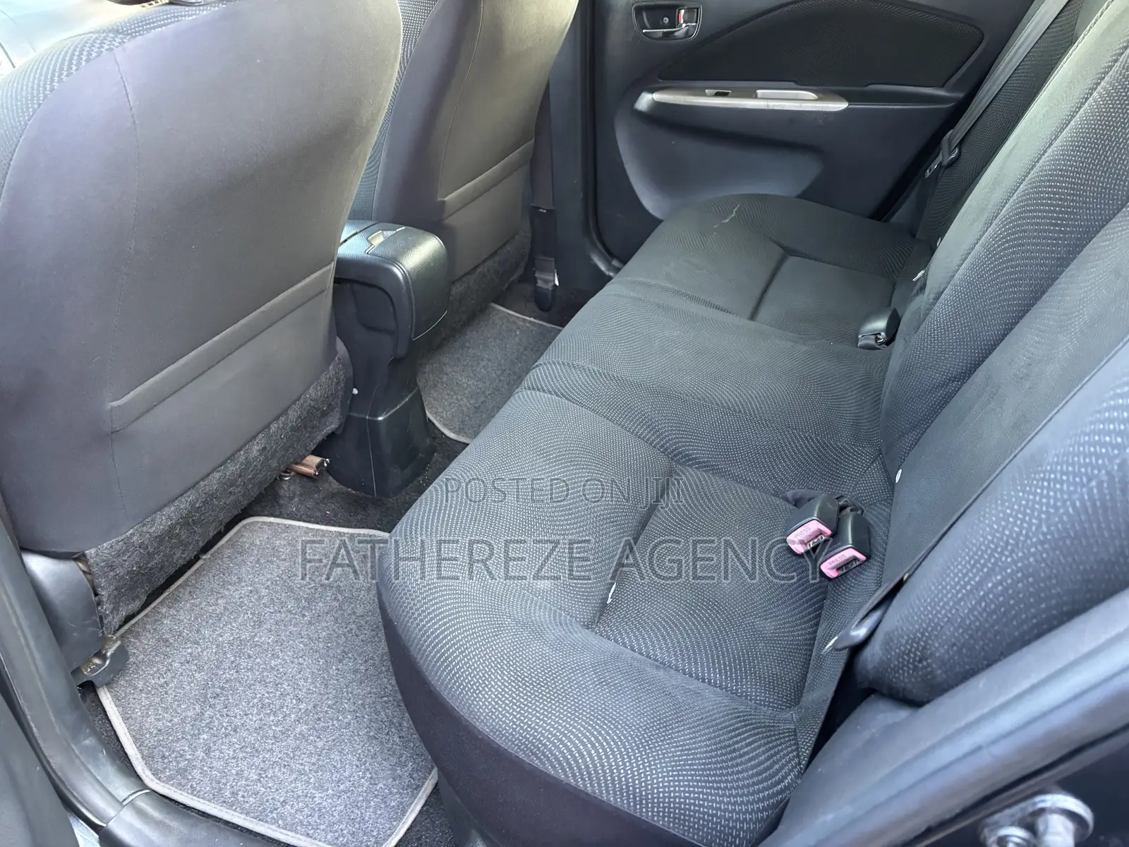 Toyota Yaris Base Sedan 4dr 2010 Gray