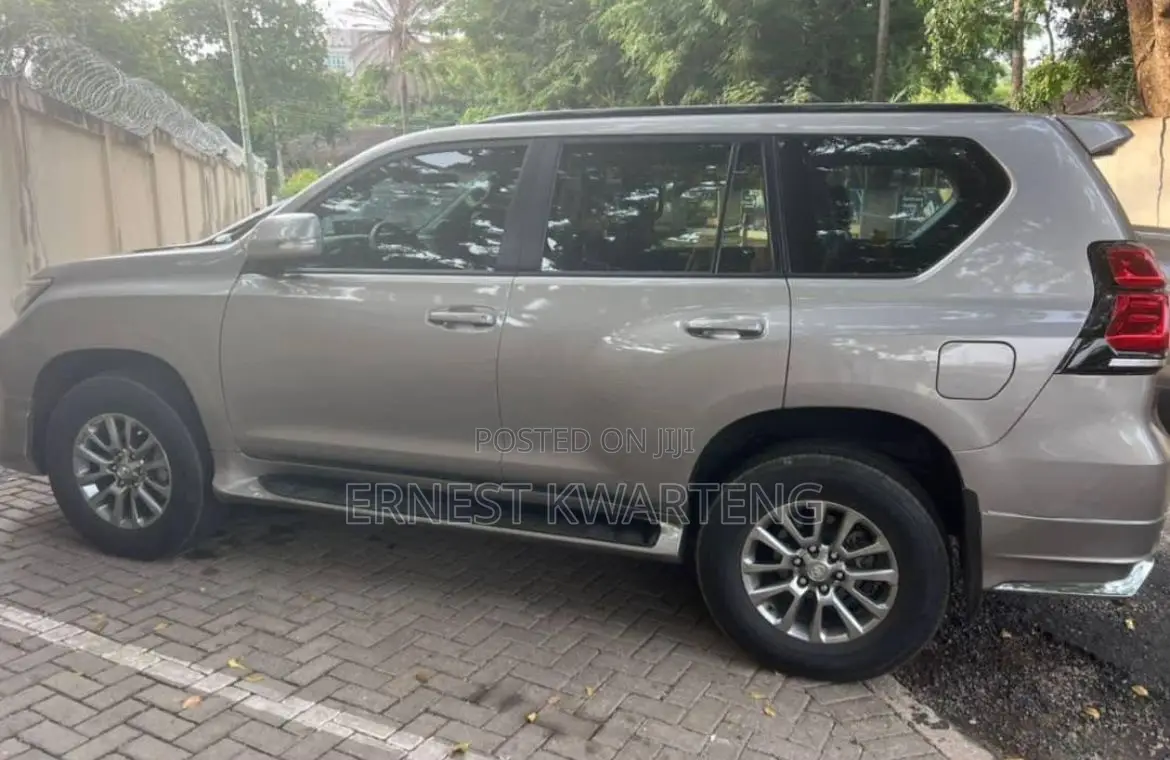 Toyota Land Cruiser Prado 2.8 2023 Gray