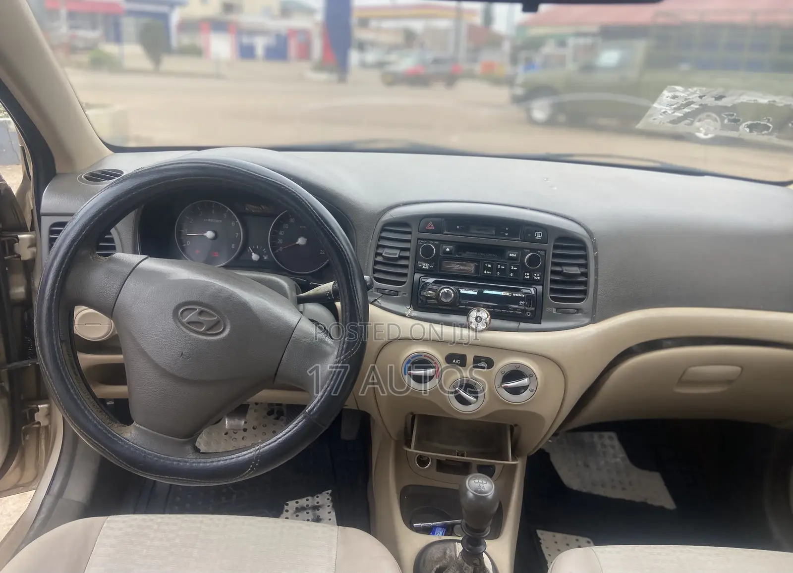 Hyundai Accent 2010 Gold