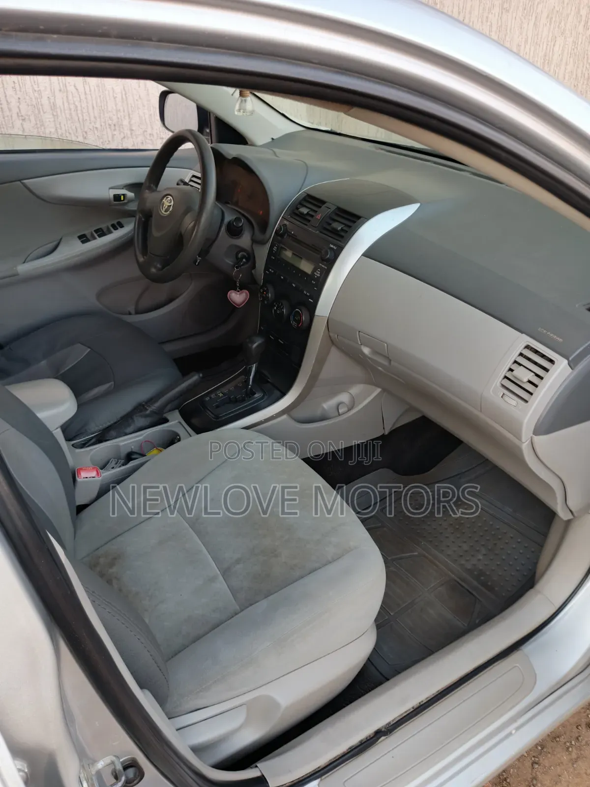 Toyota Corolla LE 4dr Sedan (1.8L 4cyl 4A) 2011 Silver
