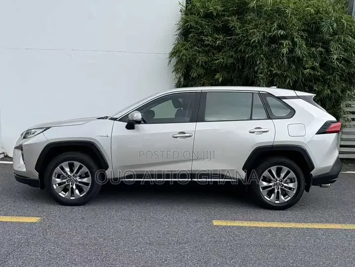 Toyota Frontlander 2022 Gray
