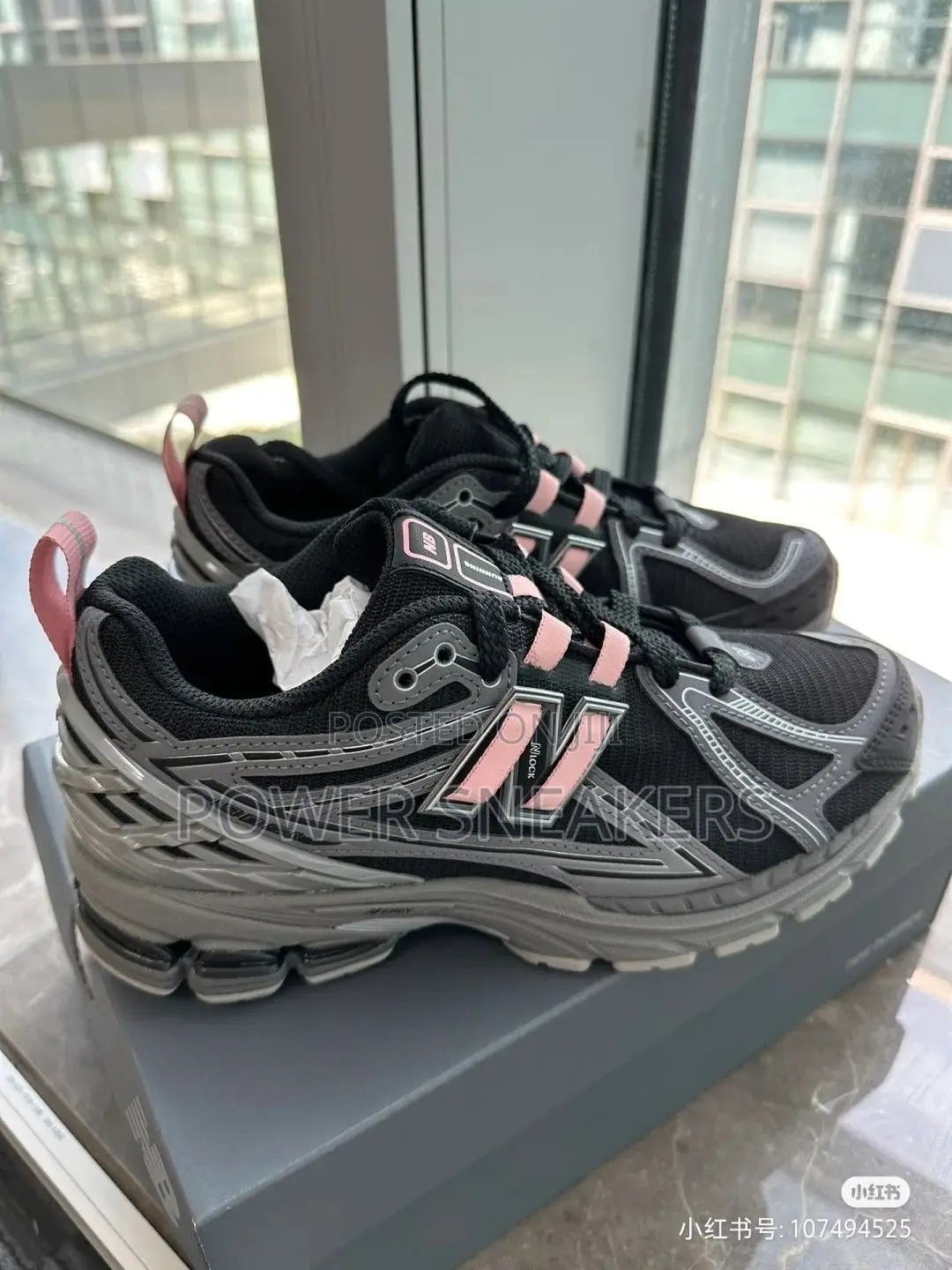 New Balance 1906R