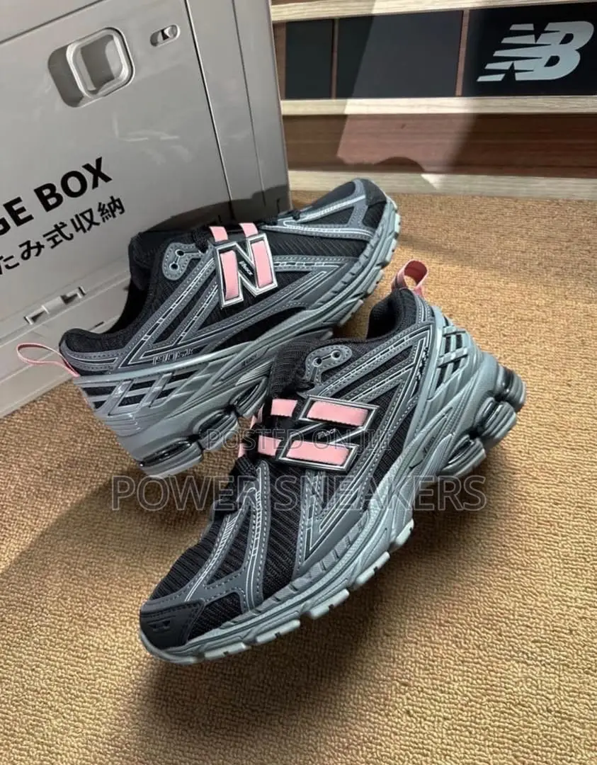 New Balance 1906R