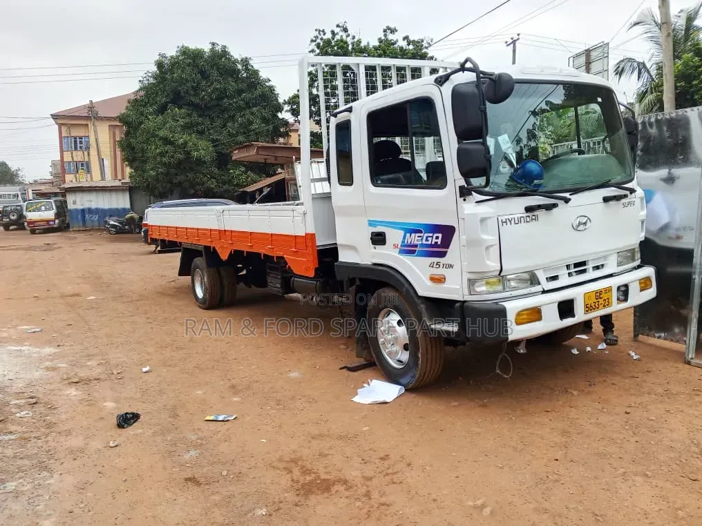 Kia Rhino 2002 White