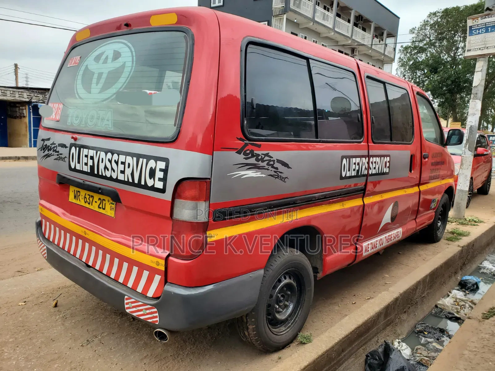 Toyota HiAce 2006 Red