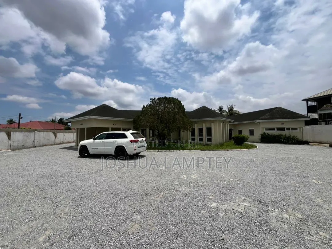 8bdrm House in Ghana Link Estate for rent