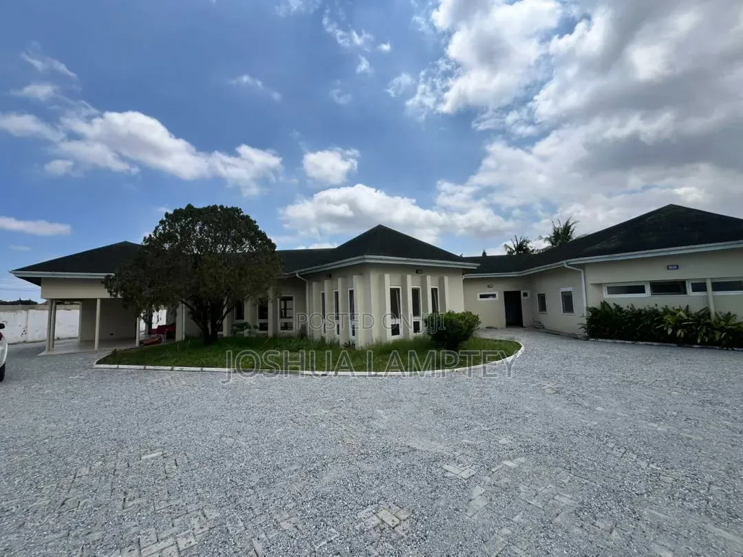 8bdrm House in Ghana Link Estate for rent