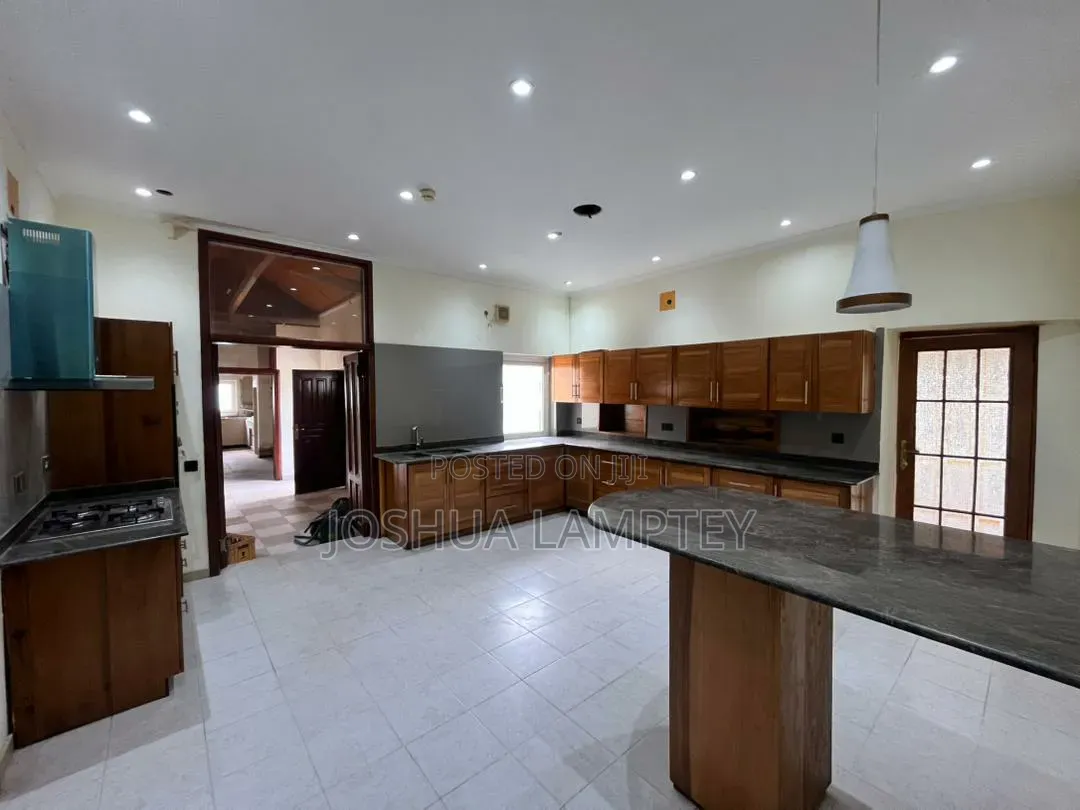 8bdrm House in Ghana Link Estate for rent