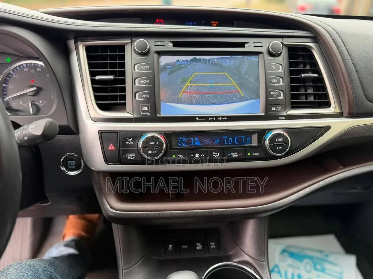 Toyota Highlander XLE 4x4 V6 (3.5L 6cyl 8A) 2018 White