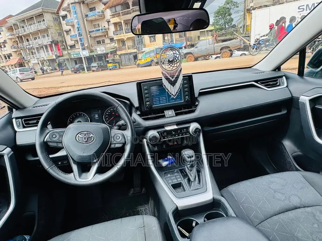 Toyota RAV4 XLE 2021 Silver