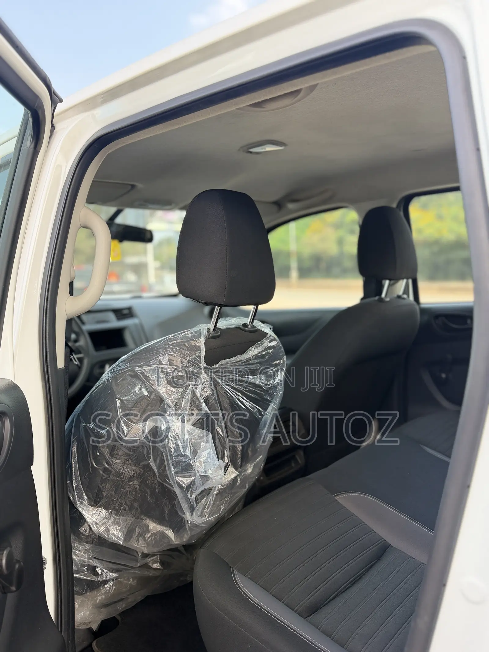 Nissan Navara 2023 White