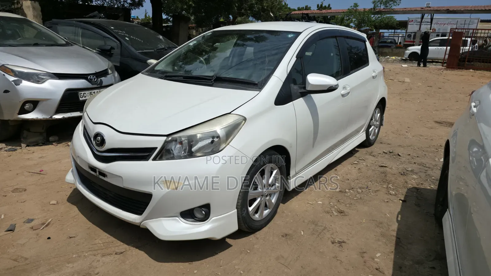 Toyota Vitz 1.5 FWD 5dr 2011 Pearl