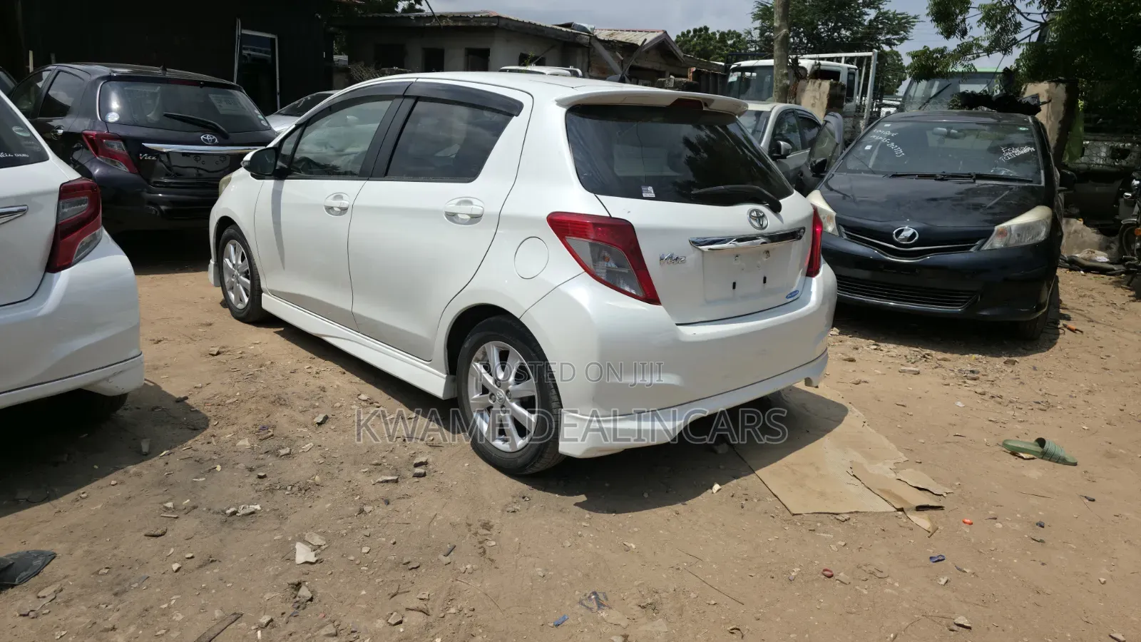Toyota Vitz 1.5 FWD 5dr 2011 Pearl