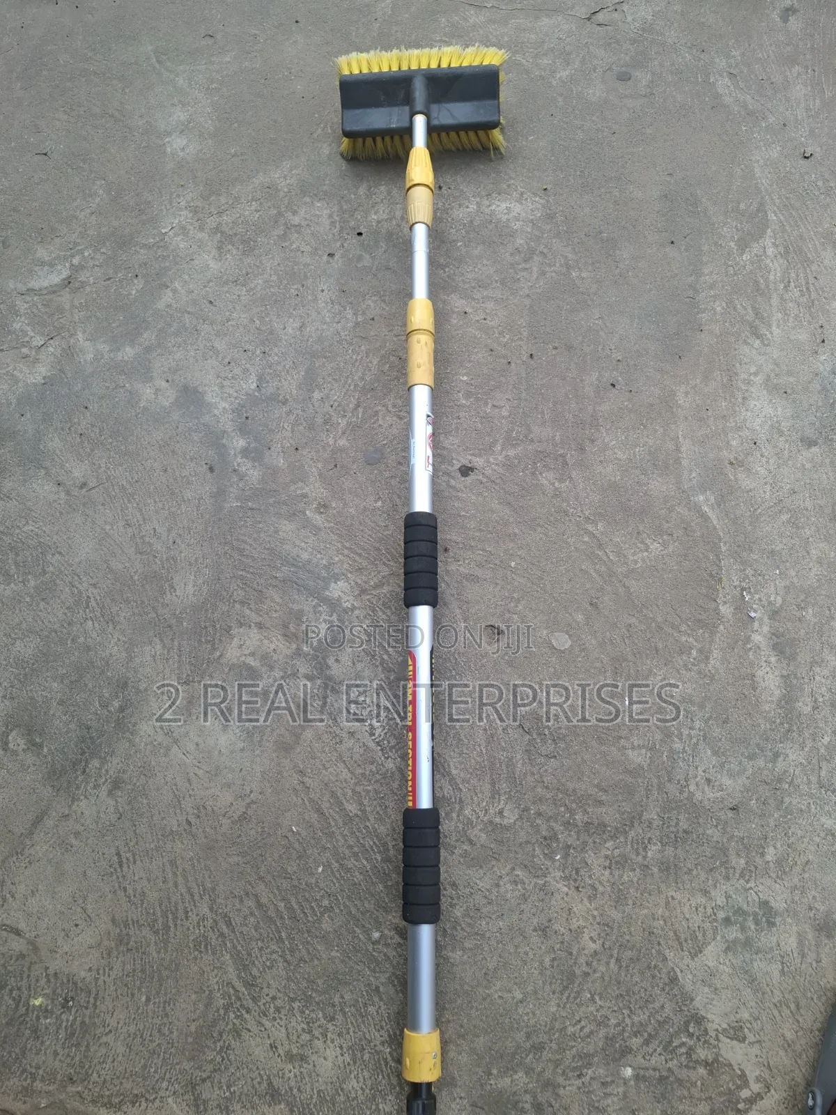 3-Meter (10ft) Tri-Section Telescopic Water-Fed Wash Brush