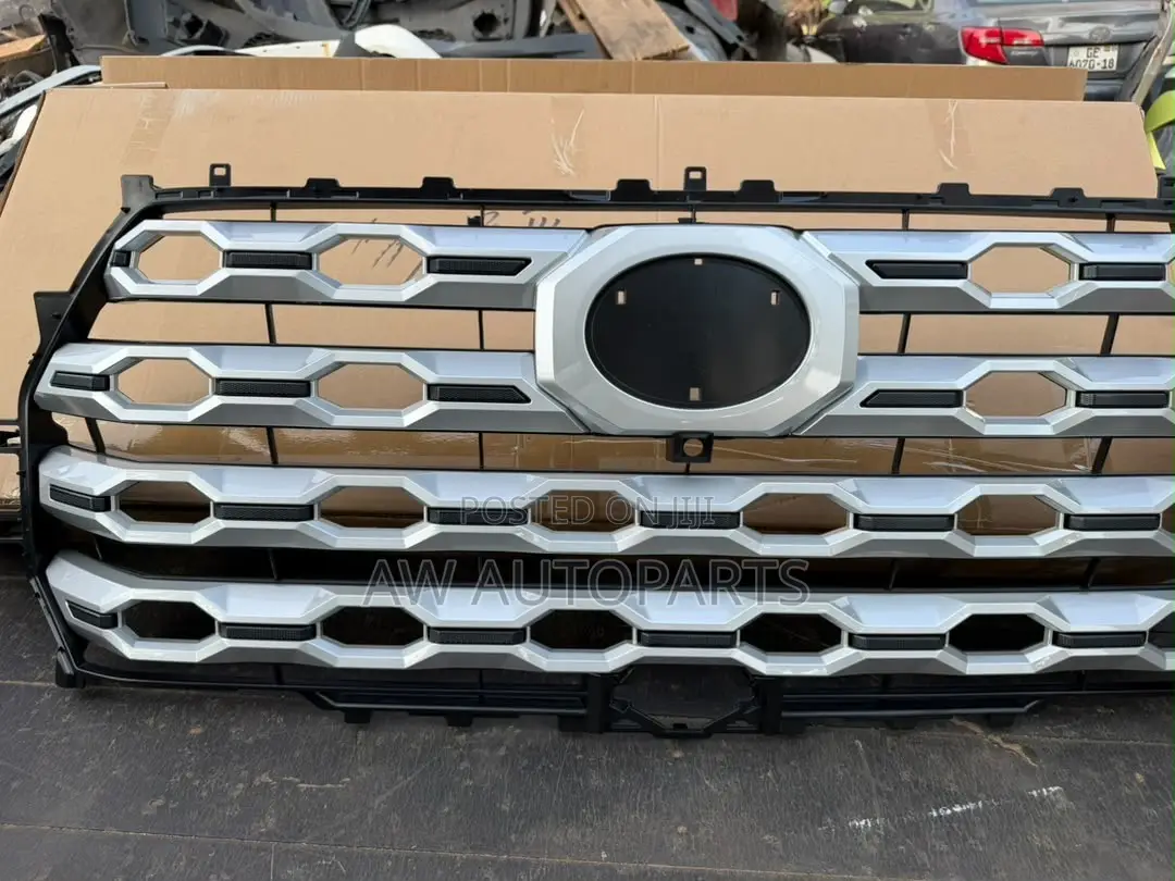 Toyota Tundra 2022 Grille Silver.