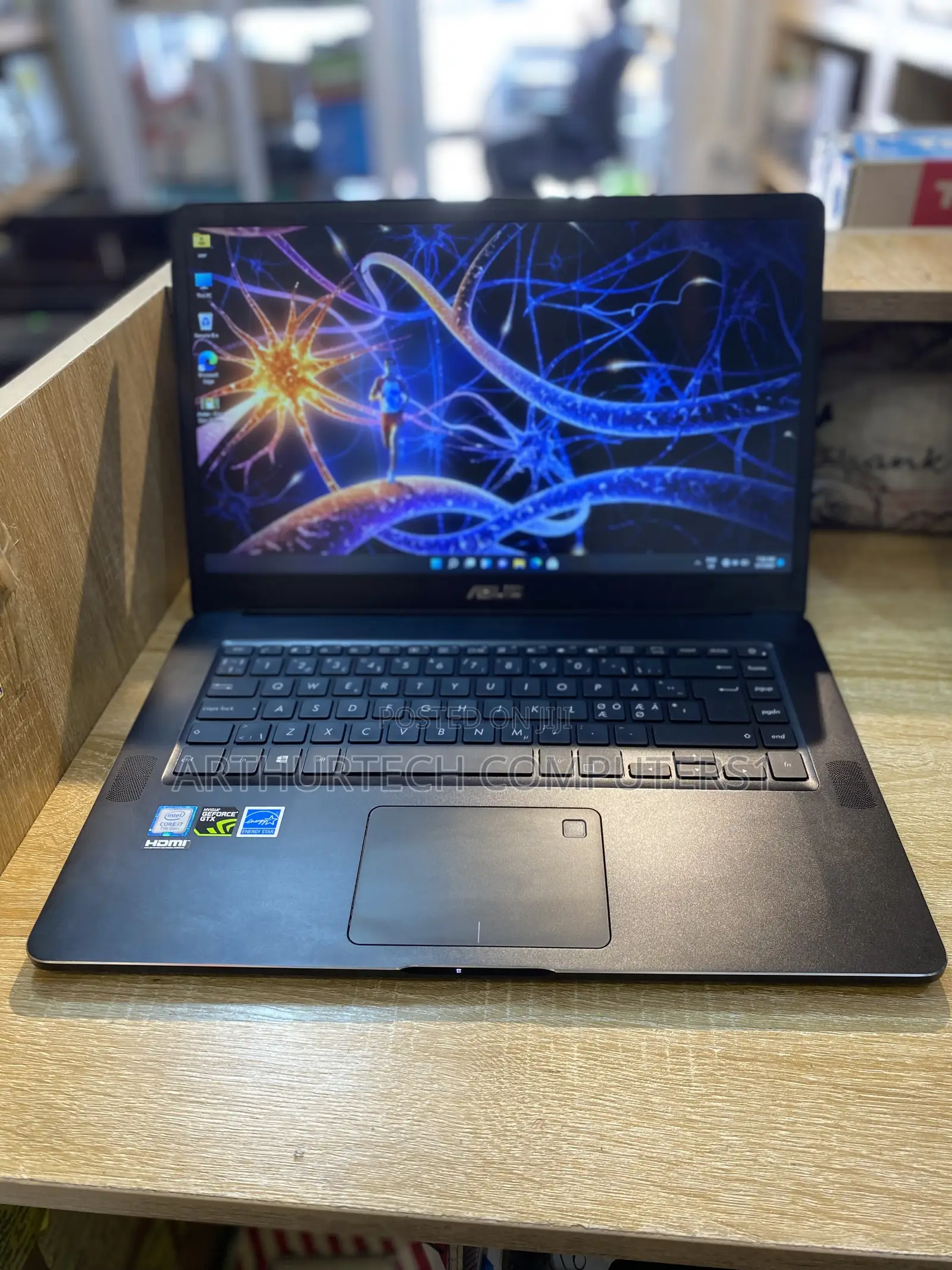 Laptop Asus ZenBook Pro UX550VE 16GB Intel Core i7 SSD 256GB