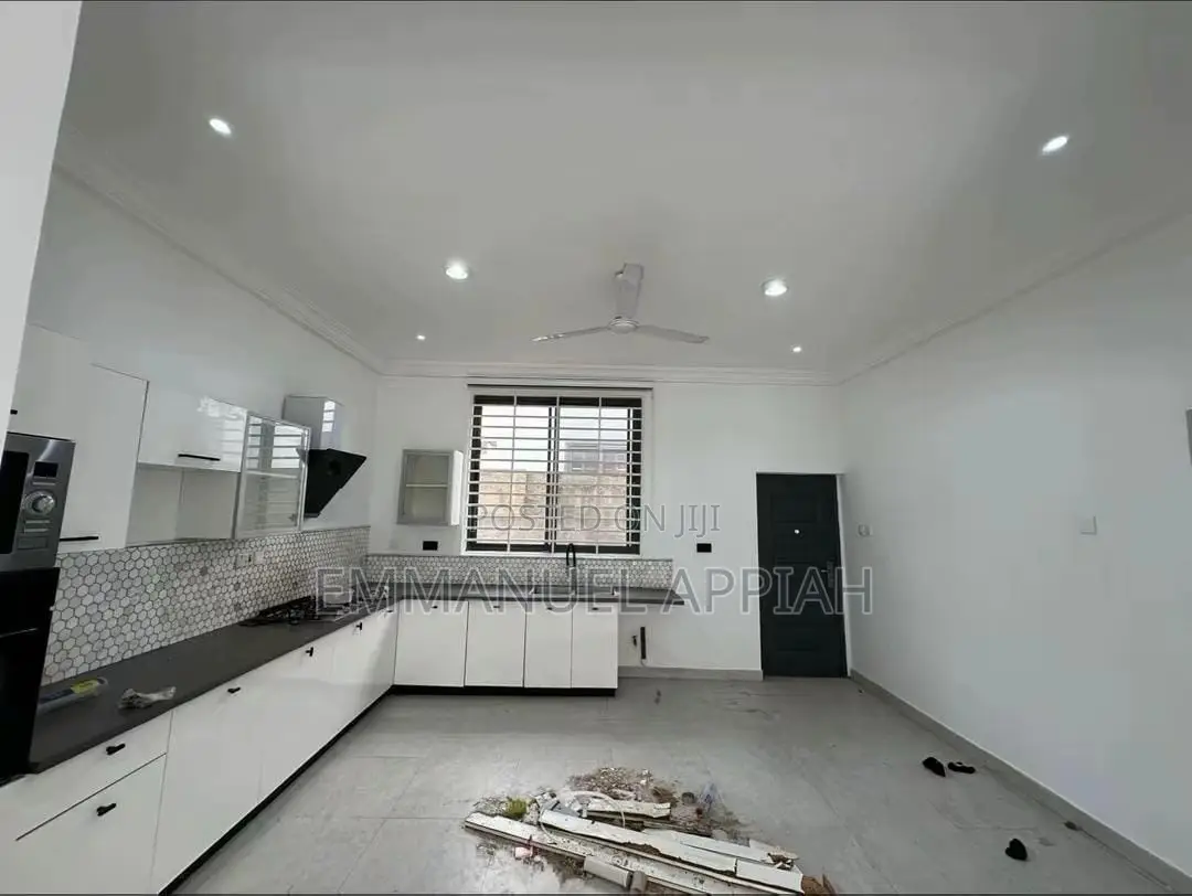 3bdrm Townhouse / Terrace in Haatso Boshey for rent