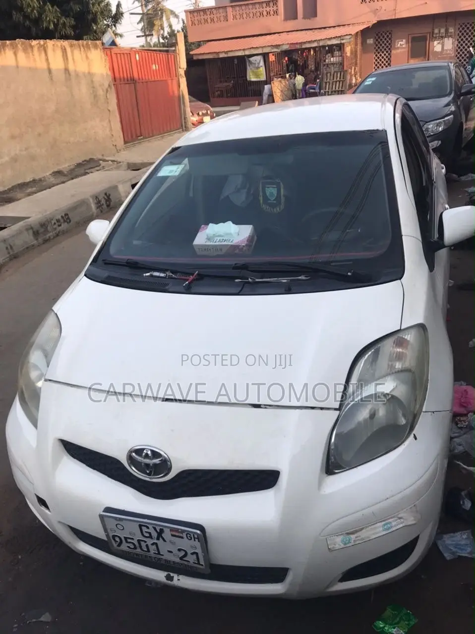 Toyota Yaris Base Hatchback 5dr 2010 White