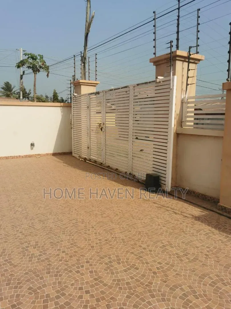 5bdrm House in Spintex Total for rent