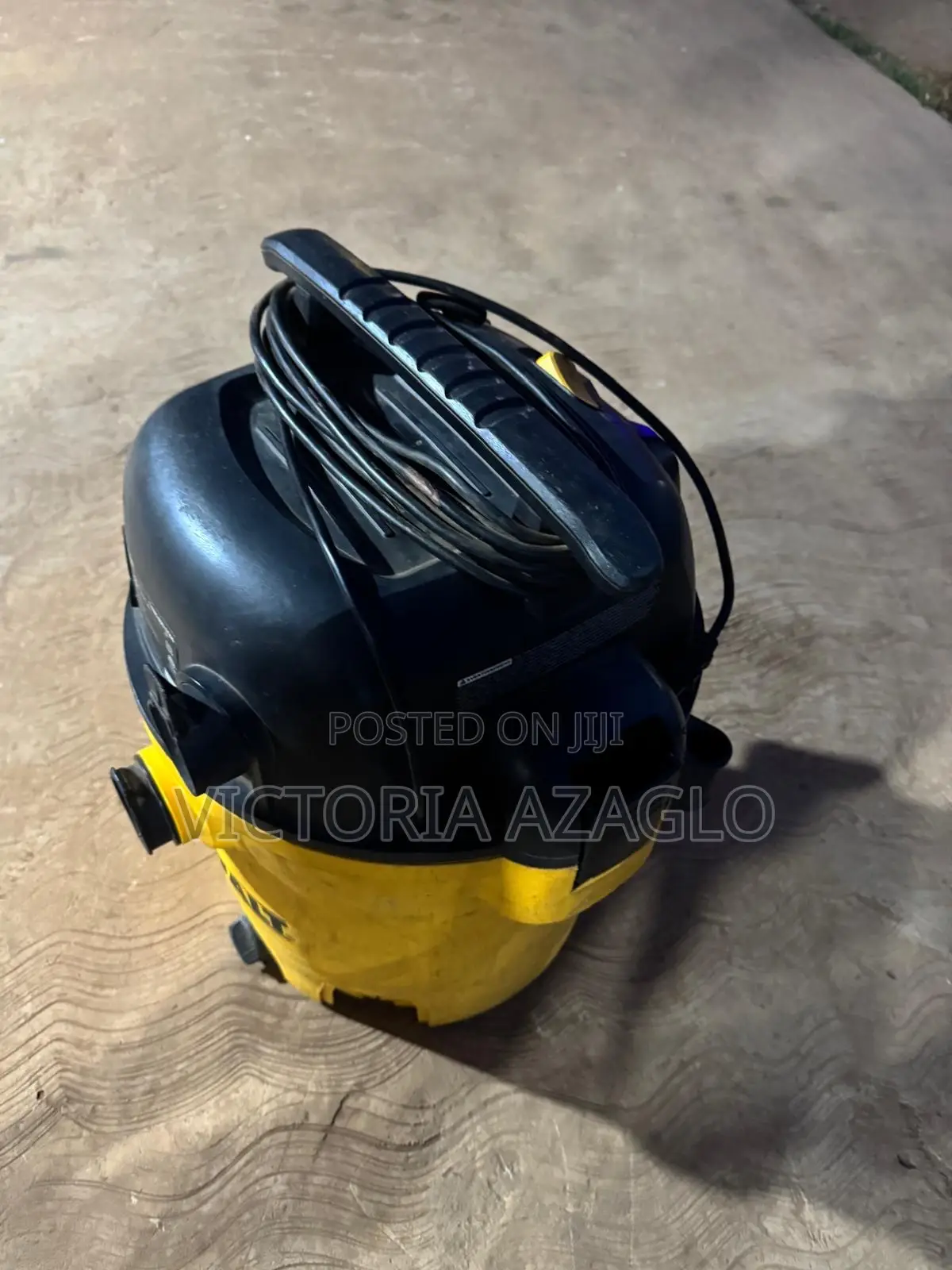 DEWALT 12-Gallon 5.5 HP Poly Wet/Dry Vacuum (Model: DXV12P