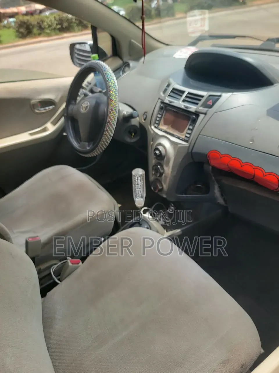 Toyota Vitz 2010 Silver